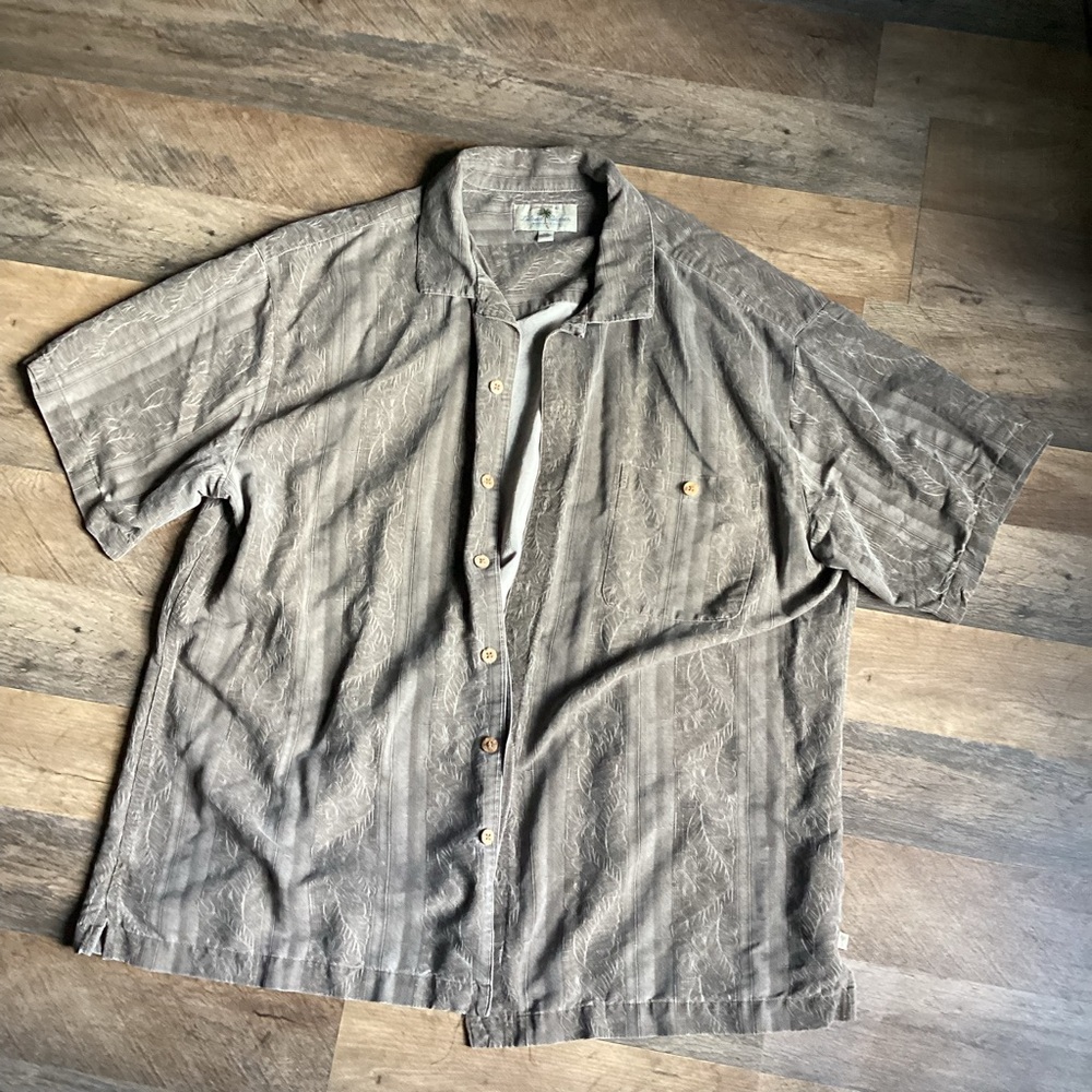 Island Shores Men's Gray Button-Up Shirt